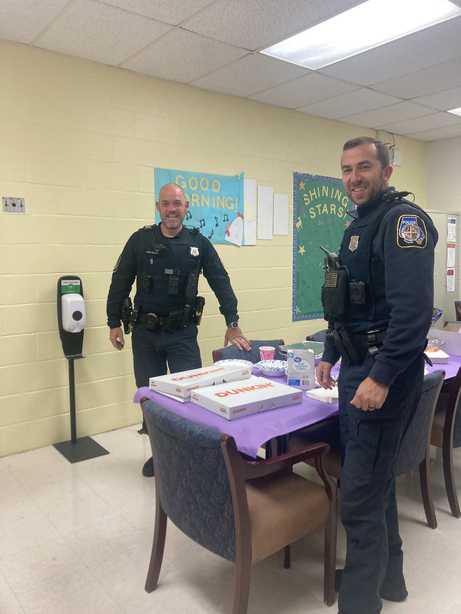 DeerParkES's tweet photo. Look who brought the donuts!?! Our SRO partners in education brought a sweet treat for “Poor Friday.” We love our guys! #welcometoourteam #dpesisthebest #youwillsee @BaltCoPS @nashaeb https://t.co/RlTunC3MbX
