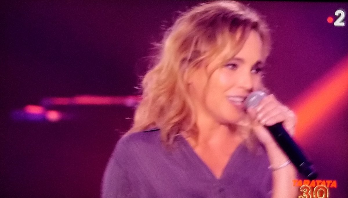 Claire Keim est vraiment trop sous cotée comme chanteuse.. Je me le dis à chaque fois ❤️#Taratata30Ans