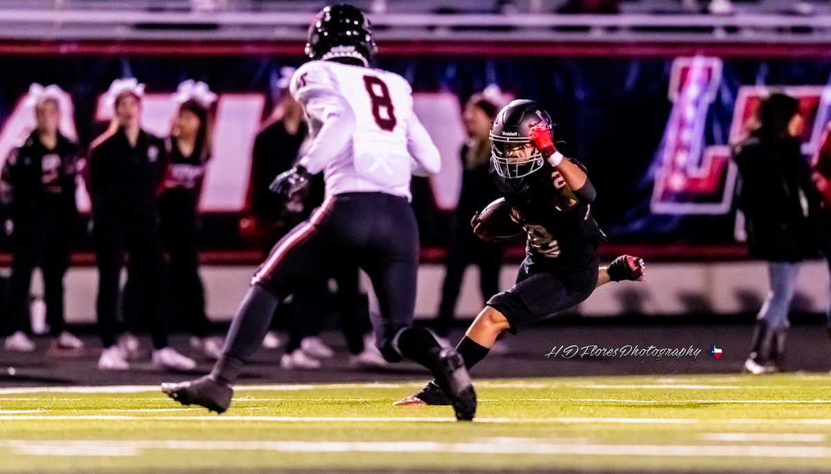 Senior night and the last game of the regular season is now in the books. Next up for the Bulldawgs are the playoffs. Final at Burger Stadium 66-14 LT Go Dawgs!!!🏈🐾 @AISDBowie @hdfphoto @dctf @var_austin #TXHSFB