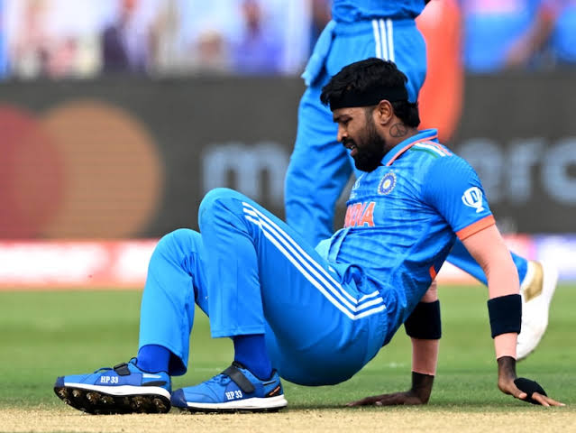 Crictweet05's tweet photo. Hardik Pandya Ruled Out Of World Cup...
Prasiddh Krishna To Replace Him In Squad

#HardikPandya #pandya #hardik #india. #wc #WC2023 #Worlds2023 #prasiddhkrishna #krishna #cricket #injury #IndianCricketTeam https://t.co/qsuGqVakf1