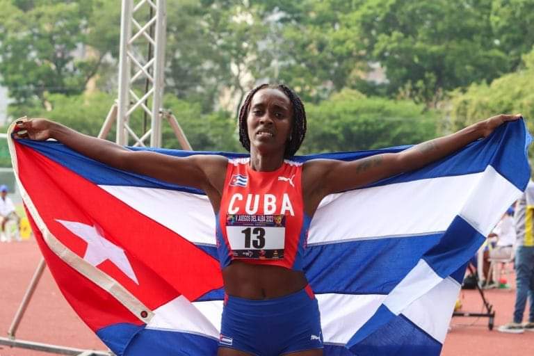 SuselyMorfaG's tweet photo. 🎶...y a su bandera se aferra ❤️🇨🇺🎶
Felicidades campeones‼️
#DeporteCubano #Santiago2023 https://t.co/uJrjwhaWPy