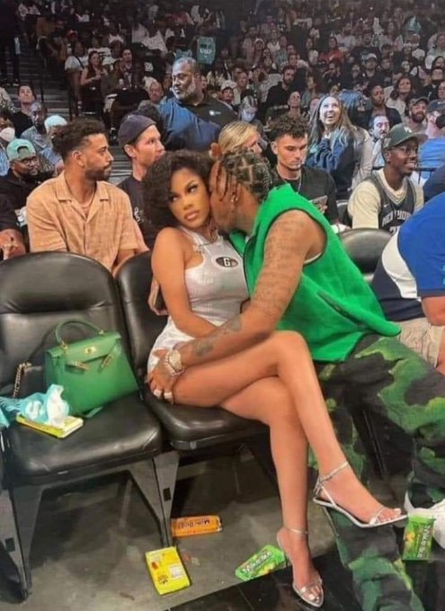 This pic now lives in my head rent free! Lol  I wonder what she is saying inside her head! https://t<a href="/tag/tiktok"class="tags"><span>#tiktok</span></a>