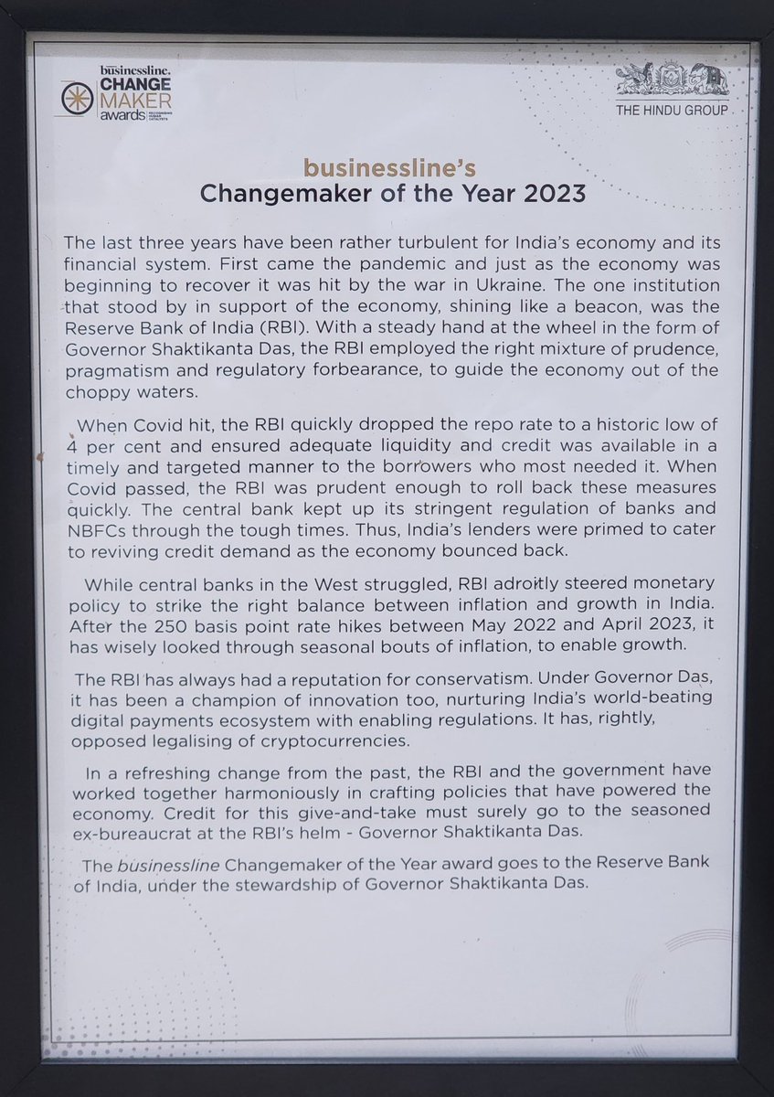 Reserve Bank of India is honoured to receive the Changemaker of the Year 2023 award from The Hindu businessline @businessline. Governor @DasShaktikanta received the award on behalf of RBI from Shri R K Singh @OfficeOfRKSingh, Hon’ble Union Minister of Power & New and Renewable…