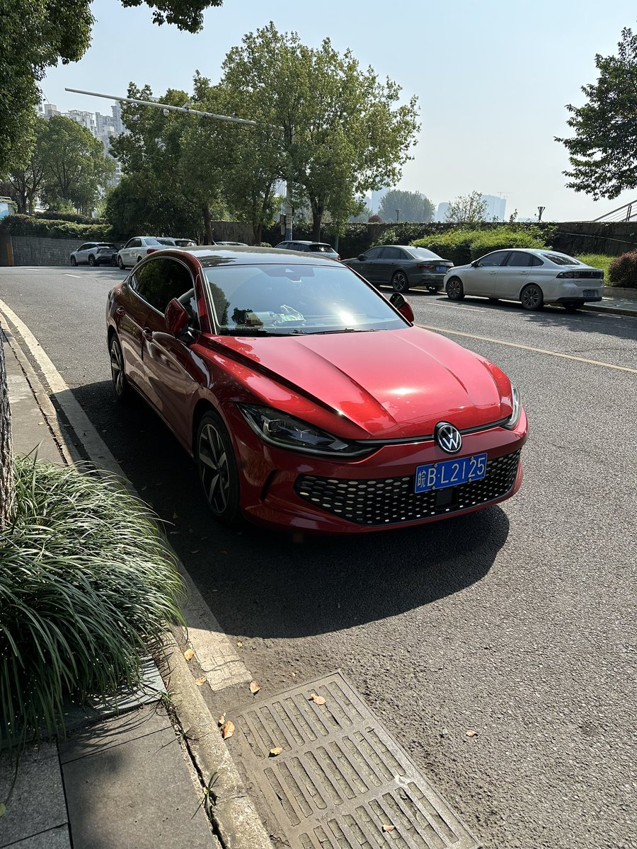 cesar_autos's tweet photo. @sh_fred @Volkswagen_MX A mi me gustó el Lamando; lo vi en China  y me gustaría verlo por acá. https://t.co/DCvl74pDvv