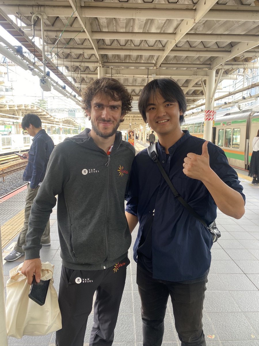 ryo04mayu's tweet photo. もうさいたま離脱するからって駅着いたらギョームマルタンいて震えながら写真撮って貰った
Thank you for taking a photo with me!
@GuilmMartin @TeamCOFIDIS
#さいたまクリテリウム
#SaitamaCritérium https://t.co/3QnljOyetx