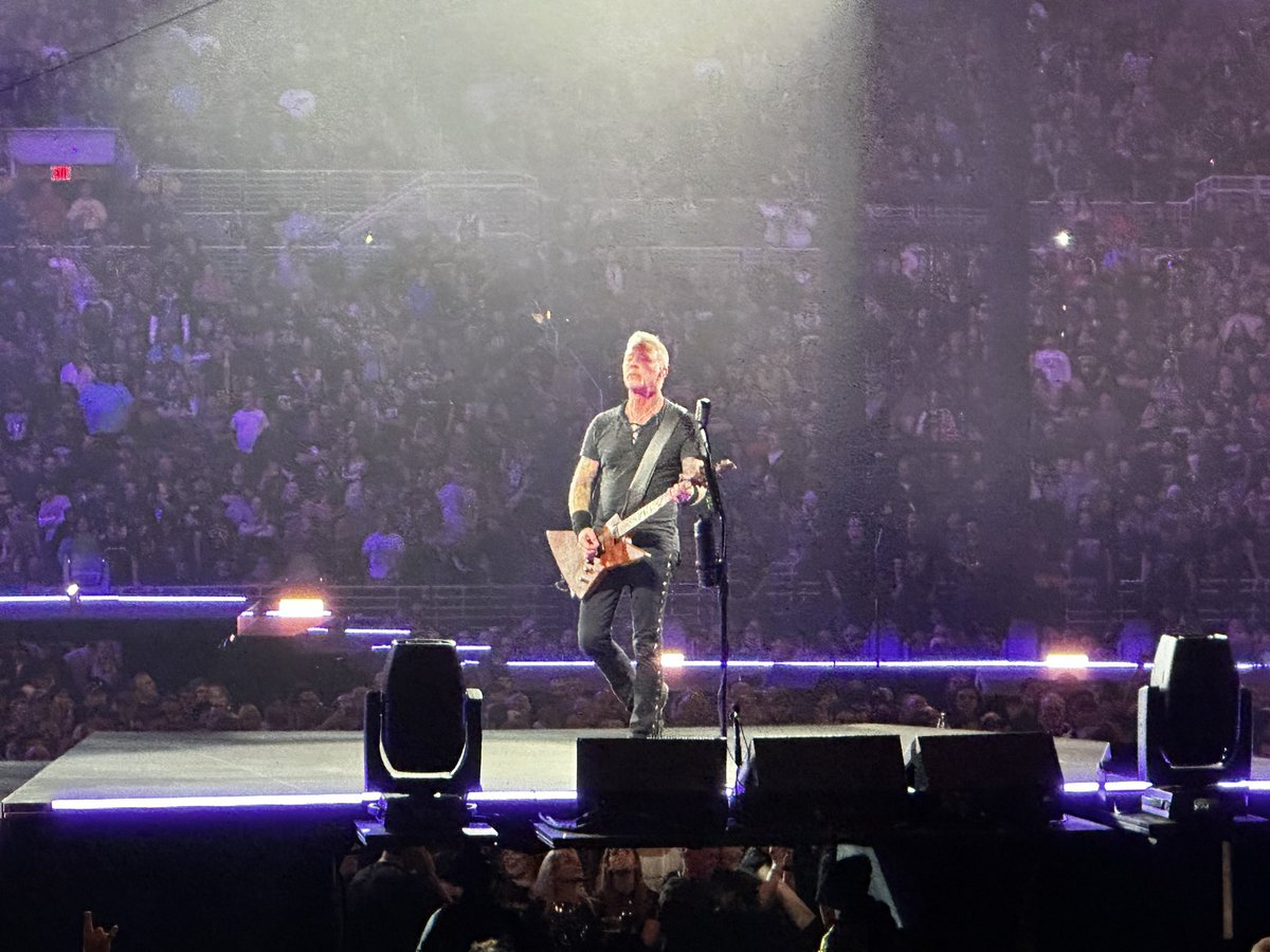 IronTrucker667's tweet photo. Destroyed by Seekers! #M72StLouis #Metallica #OneMoreGig #IronTrucker667 #Pantera @Papa_Het https://t.co/oDd4cOb857