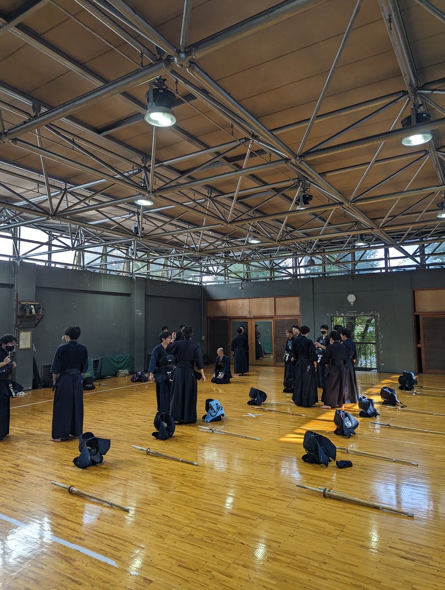 UecKendoClub's tweet photo. 本日は東工大剣道部様と合同練習を行いました。実りある練習ができました！東工大剣道部様、ありがとうございました。またよろしくお願いします💪⚔💪 https://t.co/qbeWpYZQYD