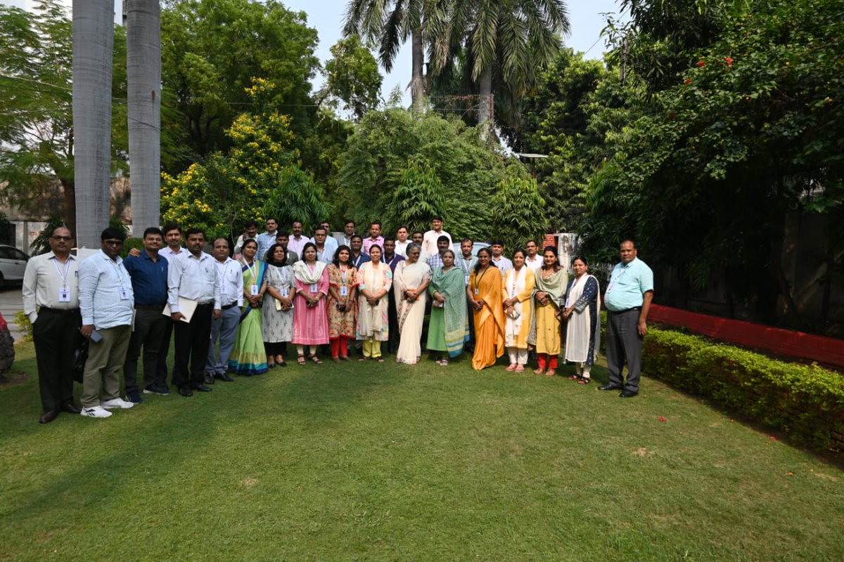 <a href="/ManjaryUpadhyay/">Manjary Upadhyay</a> was the faculty for yet another session on #PoSHlaws for #PCSofficers as #DeputyCollectors at <a href="/upacademyup/">UPAAM</a> Presence of DG Ma'am @KalpanaAwasthi &amp; Ma'am Neena Sharma IAS, Dir UPAAM added glory to the session throughout
#jijiwishasociety
#UPGovernment
#poshact2013