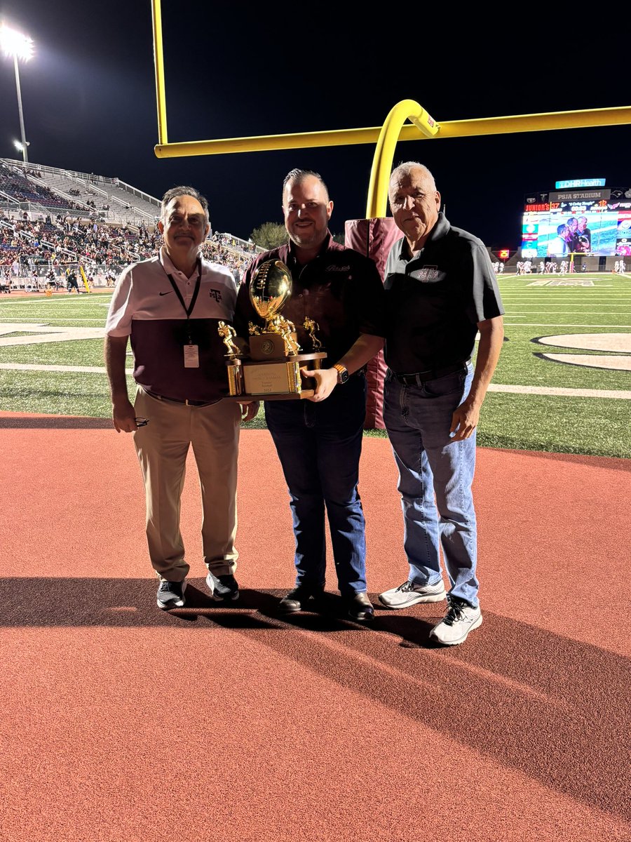 The Mighty Battlin’ Bears captured the 2023 District Championship tonight ! Another shiny 🏆🏈 to add to our 23-24 collection ! @PSJAECHS CHAMPS through and through! Gooooooo Bears!!🐻 #Championship #FootballFriday #FootballisFamily