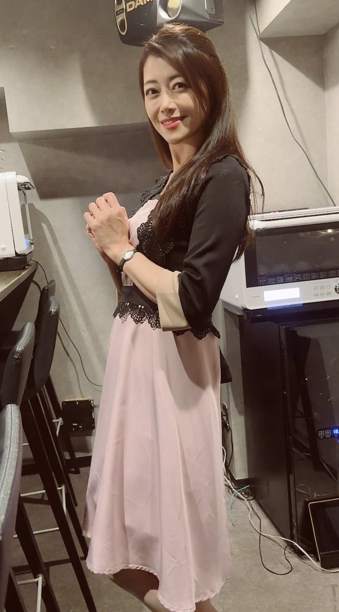 昨日はパン教室イベント東京にご参加下さった皆様ありがとうございました🍞
手捏ねで美味しい焼きチーズカレーパンが出来ましたね♡
熱々ハフハフ！

ファンに戴いたエプロン来ました♪
今月は、来週の大阪と月末の名古屋も年内ラストパン教室イベントです⭐︎
ご予約の皆様と楽しくパン作りしましょう https://t.co/sDqVxNezuh