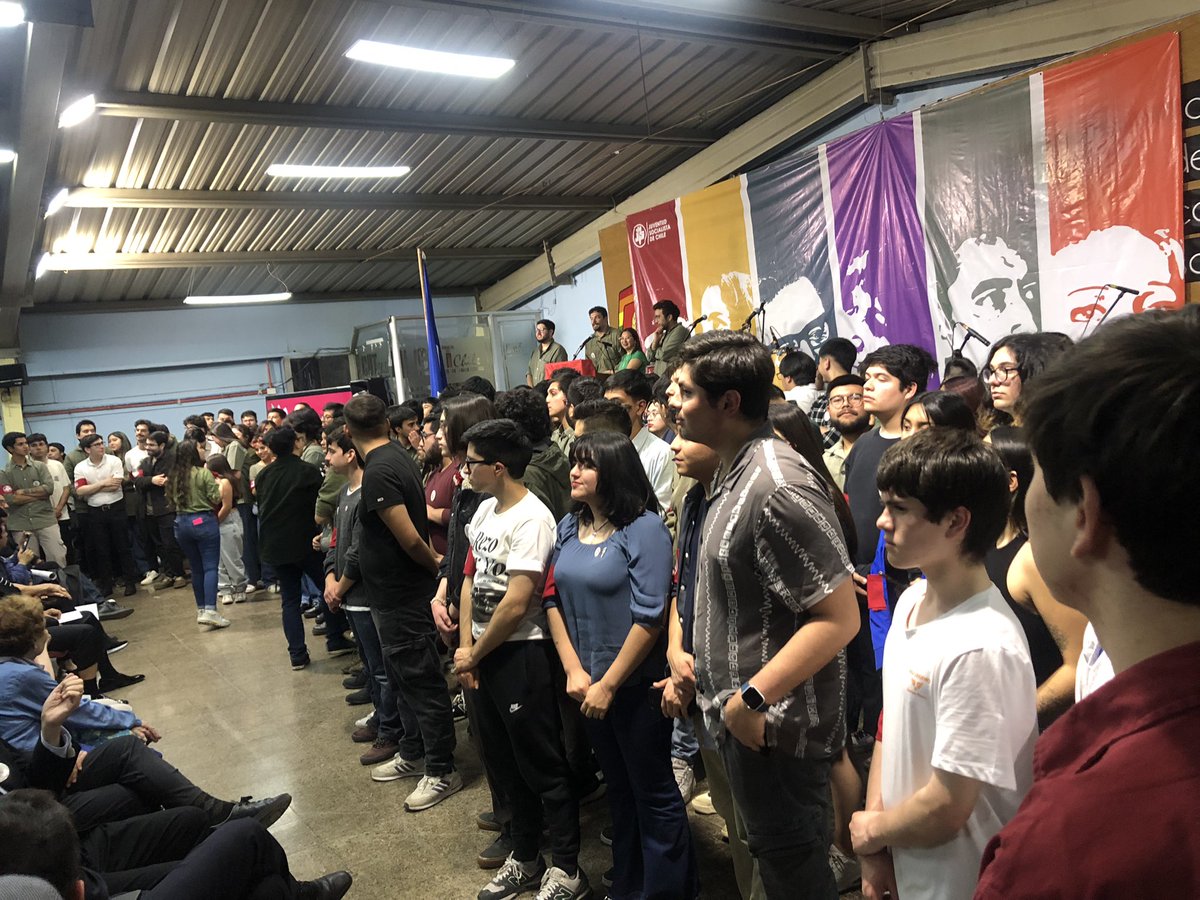 JS_Chile's tweet image. 🌹Hoy más de 150 jóvenes realizan el juramento para entrar a las filas del socialismo.

Prometamos nunca abandonar la lucha de nuestros mártires ✊🏻