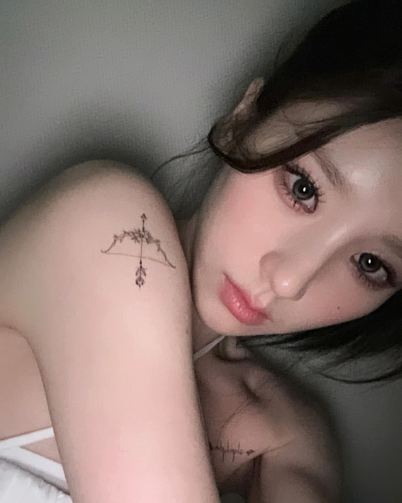 hjnlooks's tweet photo. the tattoos oh my god https://t.co/0z2wvXdjFt