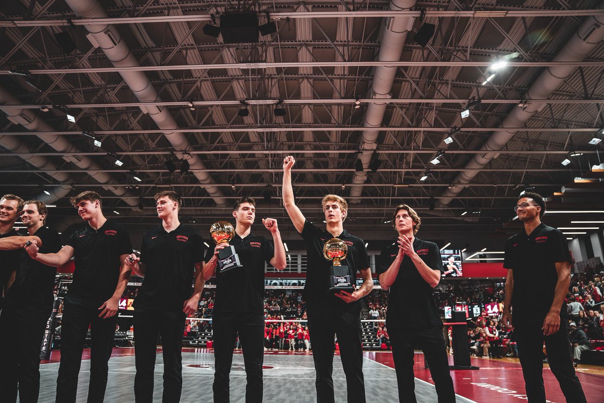.<a href="/OhioStateMVB/">OSU Men's Volleyball</a> got some really BIG RINGS 💍🎉 Congrats again‼️