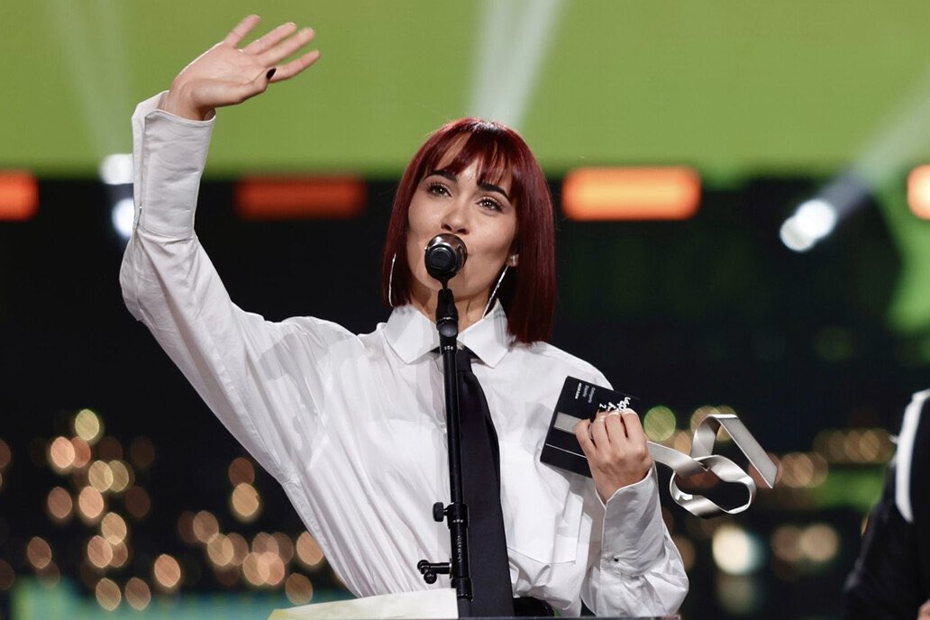 NewsAitana's tweet photo. ¡@Aitanax ya conserva 8 premios #LOS40MusicAwardsSantander!

✦ “Artista Revelación” (2018)
✦ “Artista Del 40 Al 1” (2019)
✦ “Canción del año” por #SiTúLaQuieres junto a David Bisbal (2020)
✦ “Artista del año” (2020)
✦ “Mejor Artista en directo” (2021)
✦ “Mejor Colaboración” por #Formentera junto a Nicki Nicole (2022)
✦ “Mejor Videoclip” por #LASBABYS (2023)
✦ “Mejor Álbum” por #alpha (2023)