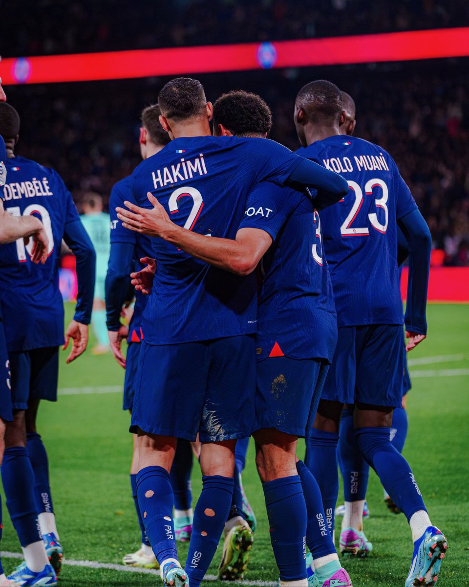 AchrafHakimi's tweet photo. Friday nights at Parc des Princes ✨ https://t.co/vXe0dacupQ