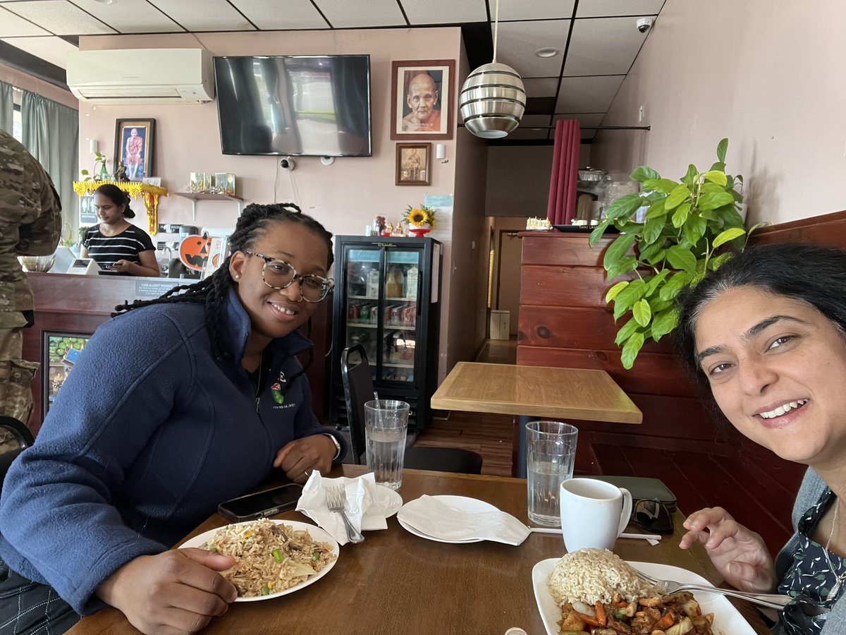 Not at #kidneyweek, but still a super fun week on service with Saieda Alleyne, thinking about lysozyme nephropathy, TLS/CRRT, complicated acid base issues, and enjoying a quick Thai lunch in West haven.#funcanbehadwiththekidneysnomatterwhereyouare! @YaleNephrology @YaleIMed