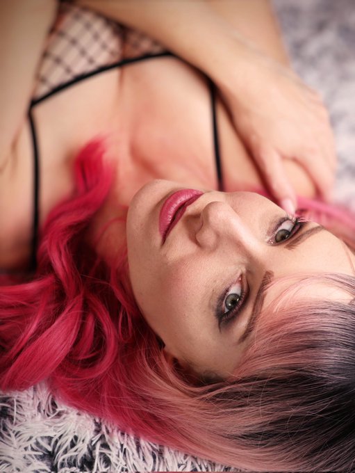 "Du brauchst mich, weil ich dir helfe, das Beste aus dir herauszuholen." 😂   #Fetisch #Domina #Femdom<a href="/tag/femdom"class="tags"><span>#femdom</span></a><a href="/tag/domina"class="tags"><span>#domina</span></a><a href="/tag/fetisch"class="tags"><span>#fetisch</span></a>