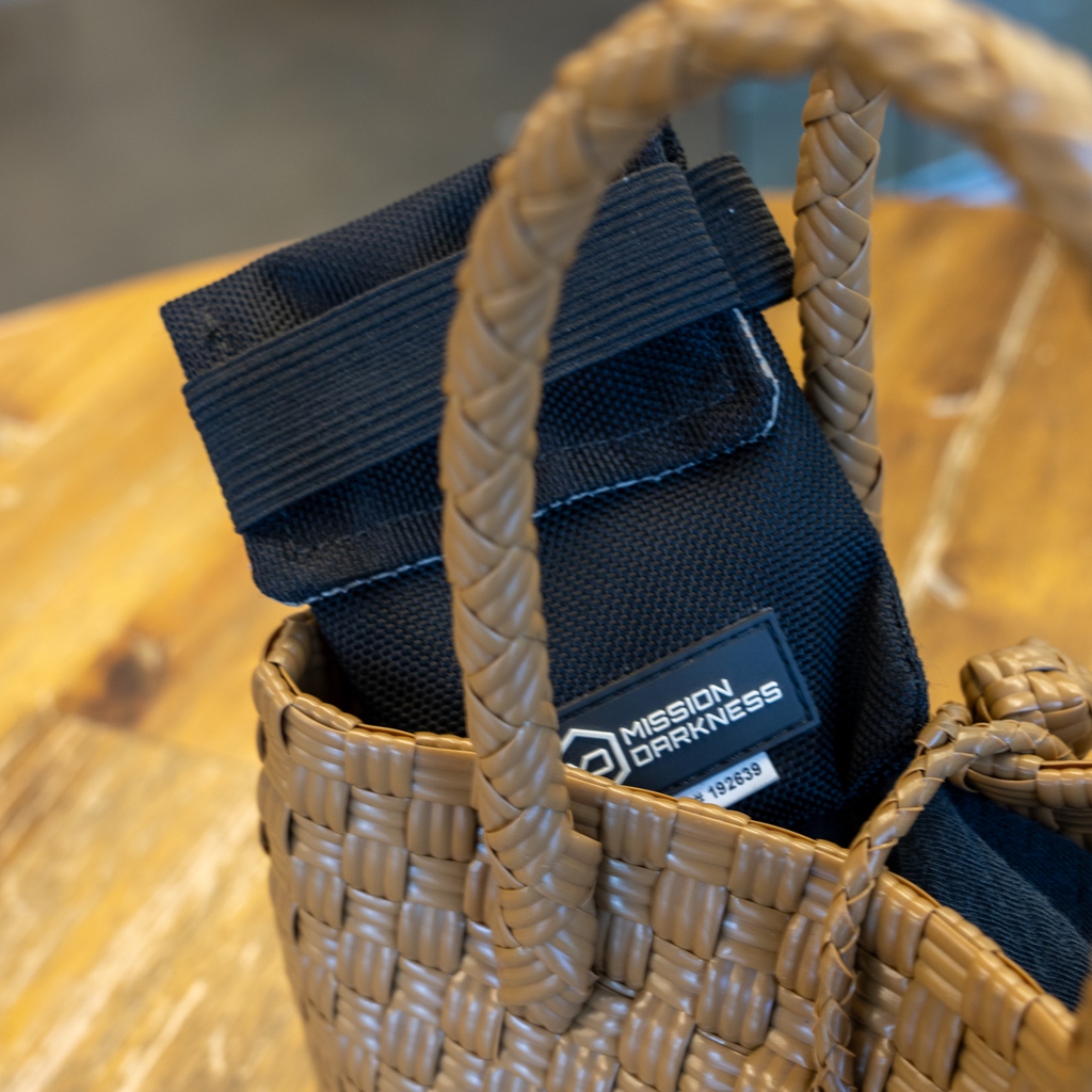 MissionDarkness's tweet image. Turn any bag into a fortress for your valuables. Slip your key fob into our Faraday bag and step out with confidence, knowing Mission Darkness shields against even the most persistent digital intruders. #SecureInStyle #FaradayProtection #MissionDarkness