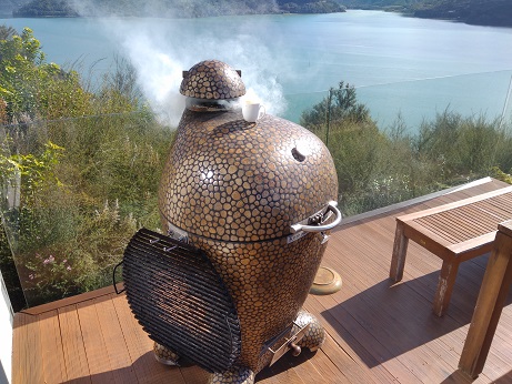 MarkHubbard33's tweet photo. The long farewell.
You know my house ... this is among the last of the BBQ's, it's on the market in the next two weeks.
Best views in NZ, 9 metre screen cinema room (5.1 sound), sauna, electronic bidet, waist-high vege garden incl glass house ...
Yours for a price #Bayleys https://t.co/M23eUFldIO