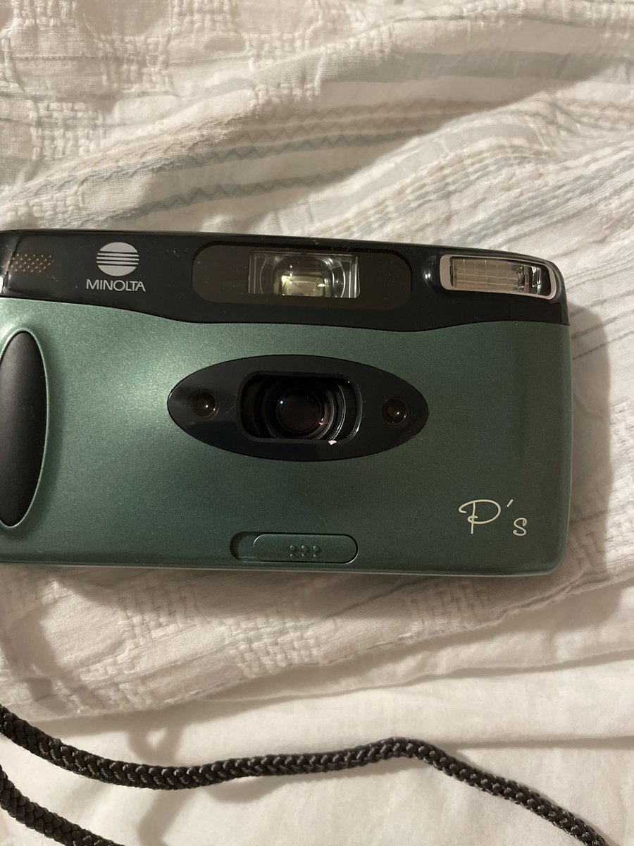 Chrnaturephotos's tweet photo. It’s here & it’s gorgeous! I love the color.
The only negative thing I can say is the battery door is a tad hard to open. But nothing I can’t handle. #MinoltaPs #Minolta #MinoltaGang https://t.co/8L4A5IPjRI