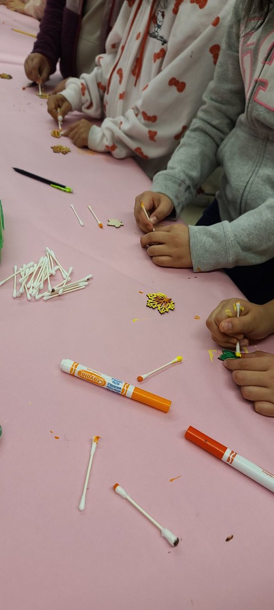 SayitSavoy's tweet image. Late post! The P.E.A.R.L.S have been working! They kicked off the year with a 🐢 awesome surprise for teachers for October and started the month with gratitude notes to staff! They #understoodtheassignment #standingroomonly #mentoring @JLB_counseling @HISD_ACC #mygirls