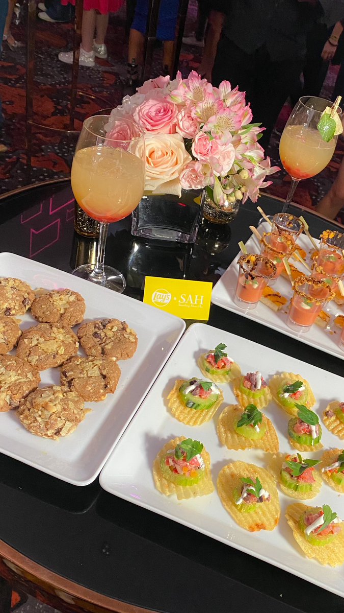 The best hour is happy hour. #BravoCon #LAYSxSAH @bravotv

*Please drink responsibly