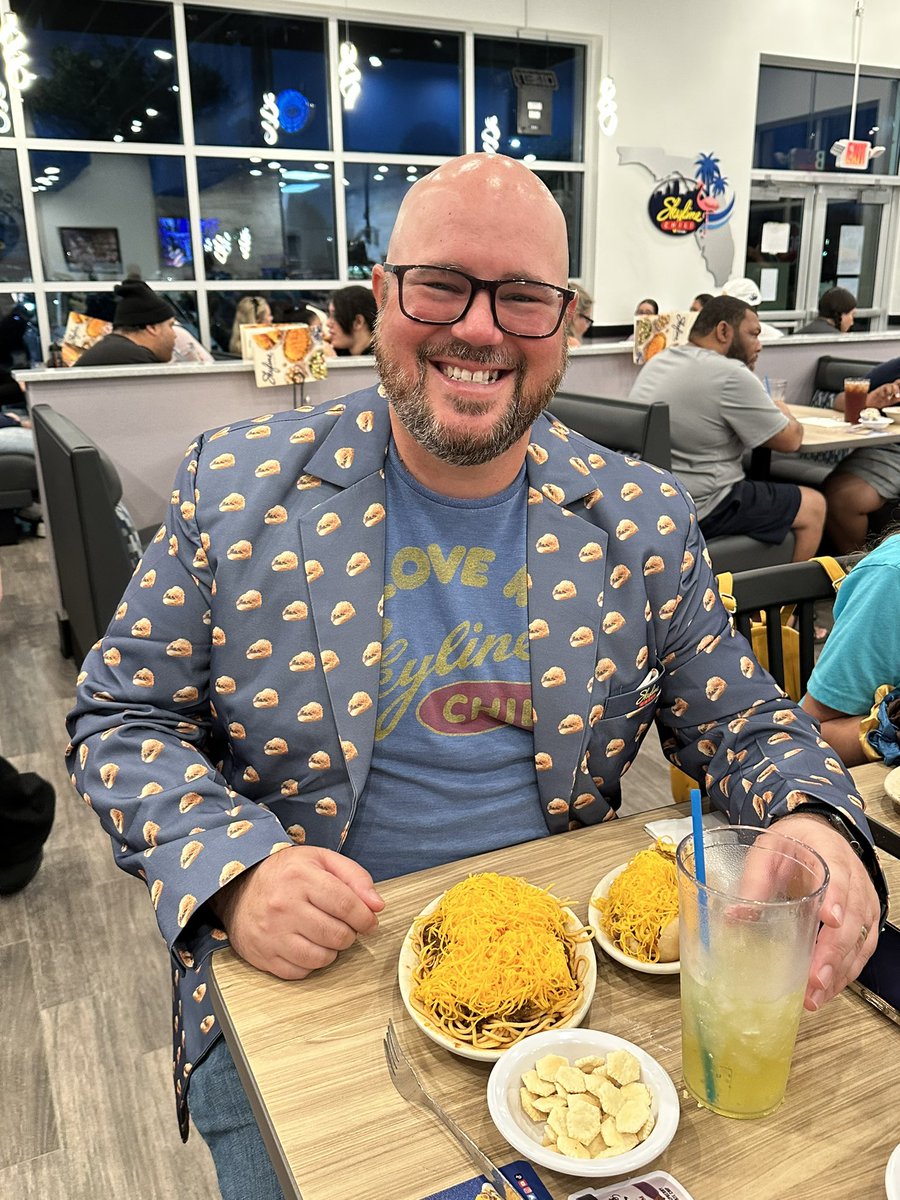 amy_schinner's tweet photo. We were so excited to help @Skyline_Chili train before their upcoming opening. Congratulations @the_one_dhun on a beautiful restaurant with fabulous chili a FANTASTIC staff!We look forward to your opening very soon!
Also, look closely @enlaycock  jacket! https://t.co/P8H7nPzcqb