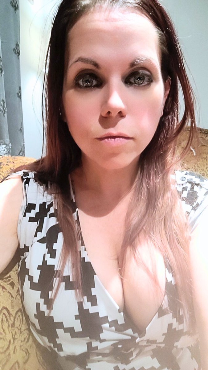 MsSkullCrusher_'s tweet image. Bringing some 🔥 to the game and your feed. Ready to play? 🎮💄

#GamerMode #LetsPlay #CuteGamer #PlayfulSass #DisneyDreamlightValley #twitch #youtube #gamergirl #gamer #fun #doyouwanttoplay