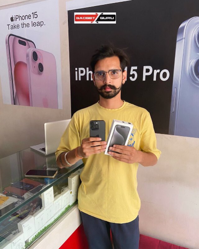 Congrats 🎉 Mr Rajan on ur #iphone15pro 256GB #satisfied #customer #gadgetguru #chirawa
