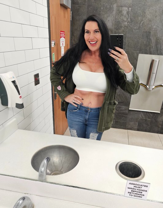 On my way up to a concert in Minneapolis😍 https://t.co/F3SoFgPgPc