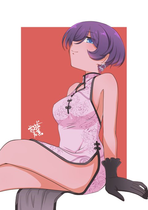 チャイナドレス師匠!  #しっぽな #うちの師匠はしっぽがない こういう角度のときの目の位置、どうすればいいか一生分からないんだろうなと思う。