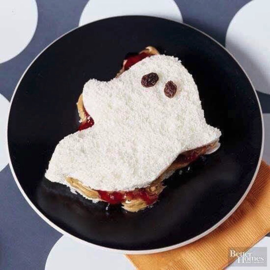 GHOST Peanut 'BOO'ter & Jelly Sandwich via Better Homes and Garden. 
#NationalSandwichDay 
#GhastlyGastronomy

bhg.com/halloween/reci…