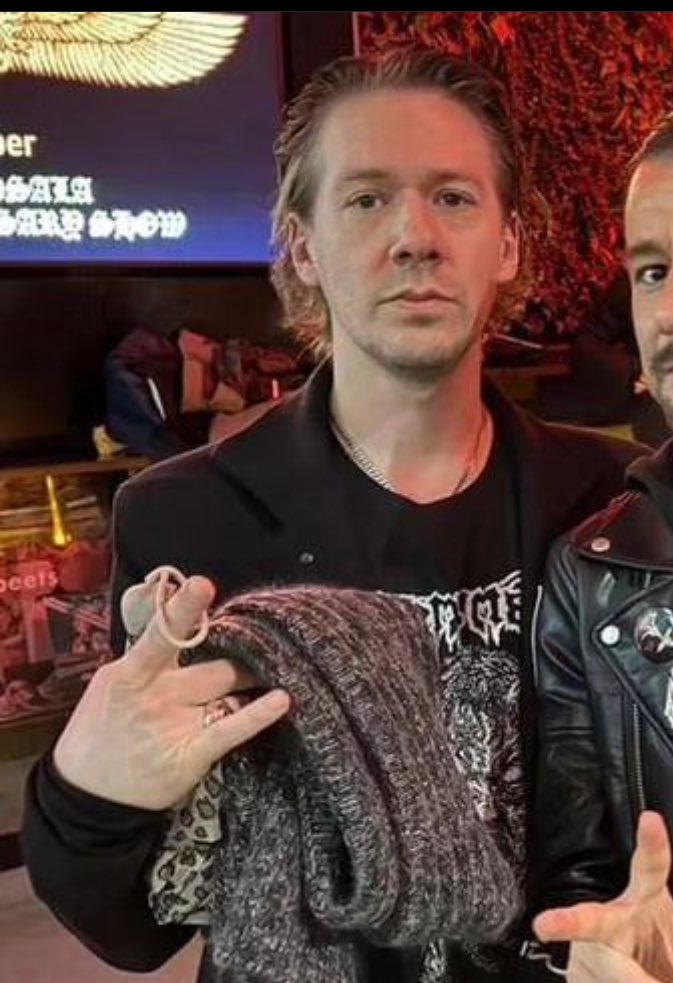 progdoomer's tweet photo. TOBÍAS JENS FORGE IF YOU CUT YOUR HAIR I SWEAR TO GOD https://t.co/vOIsBRHQ25