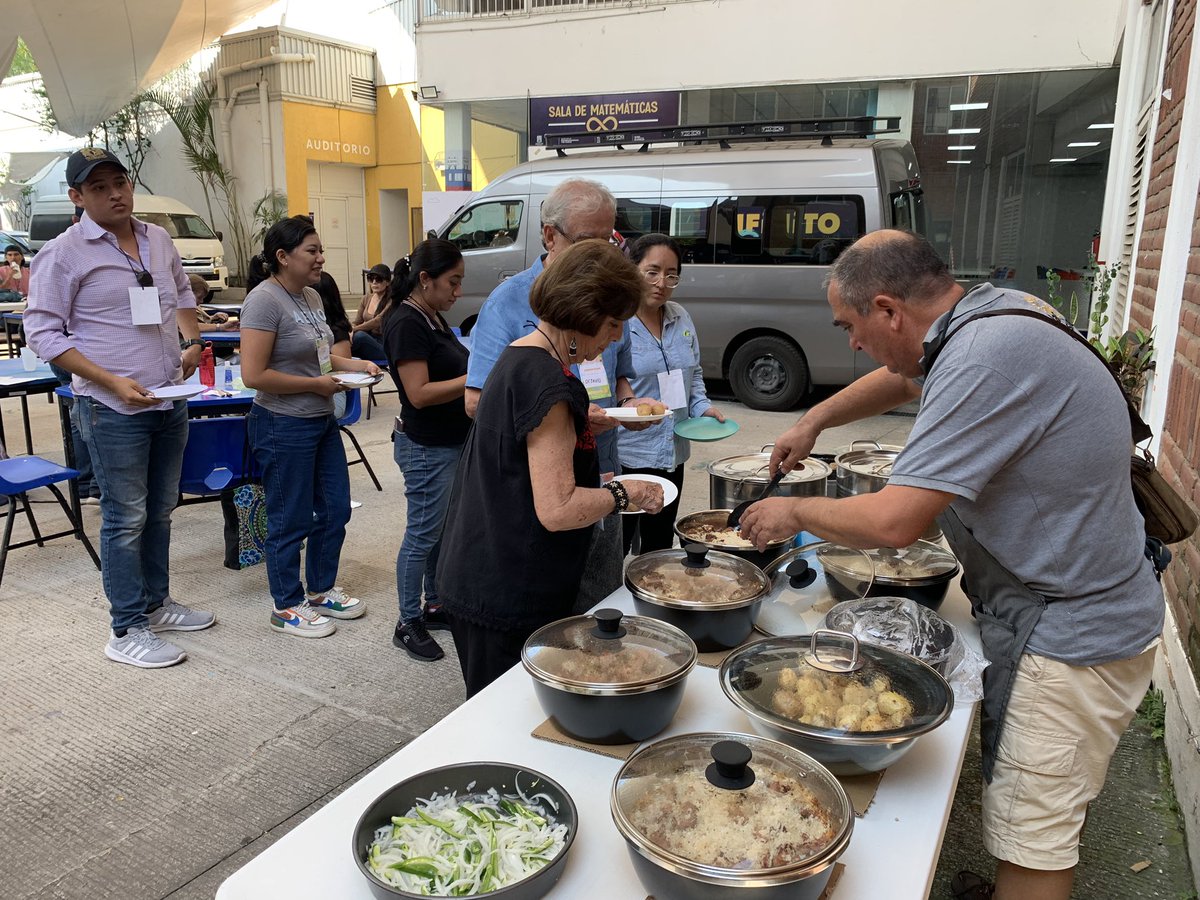 ierunam's tweet photo. Lo vivido hoy en el 1er. Encuentro de Cocina y Secado Solar 2023:
Demostraciones y talleres de #EstufasSolares 🥘 y #SecadoresSolares ☀️
Charlas y convivio con #ComidaSolar🍽️
¡Una gran jornada organizada por: #IER @MujeresEnergia @MuCienciasMor #ASEERCA @HainesSolar y @ccytem! https://t.co/iVPJYx1pzh