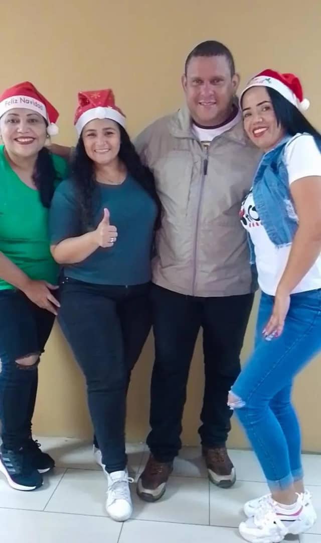 #NavidadesFelices2023 y desde #Carabobo seguimos en diferentes actividades con alegría y compromiso en todas los Cfs,Programas y Divisiones en esta oportunidad con el equipo profesionales del área administrativa de la sede ya es🎄 con <a href="/YORMANARMANDO/">YORMAN ARMANDO</a> nuestro 
Gerente Regional.