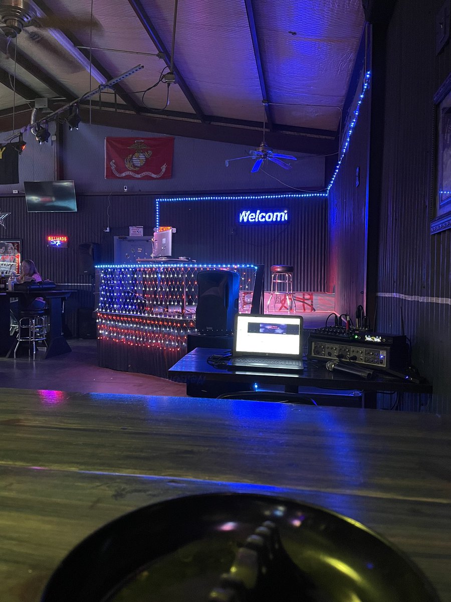 mars_eve's tweet photo. DIVE BAR KARAOKE 🔜
#TexasAF https://t.co/XXDVaNx6wG