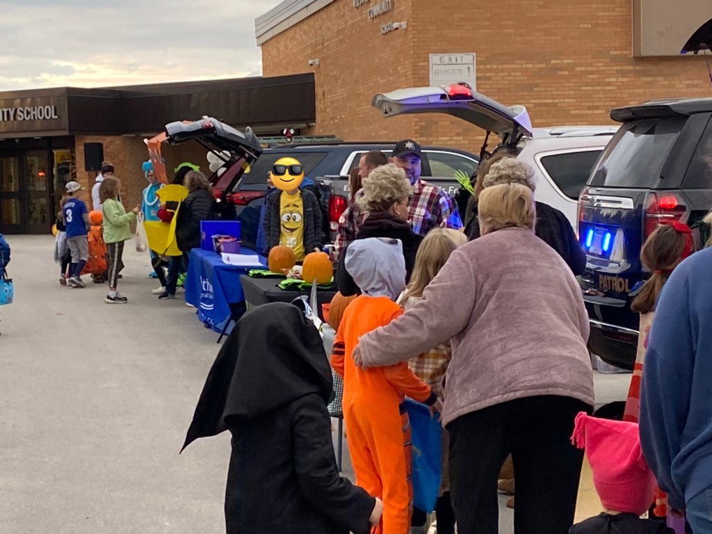 DavidRabbideau's tweet photo. The Wilson community had a wonderful Trunk or Treat event tonight. I am glad my wife and I could be a part of it! So many people came out and had a fun evening with their school community! https://t.co/pPTsReMy6V
