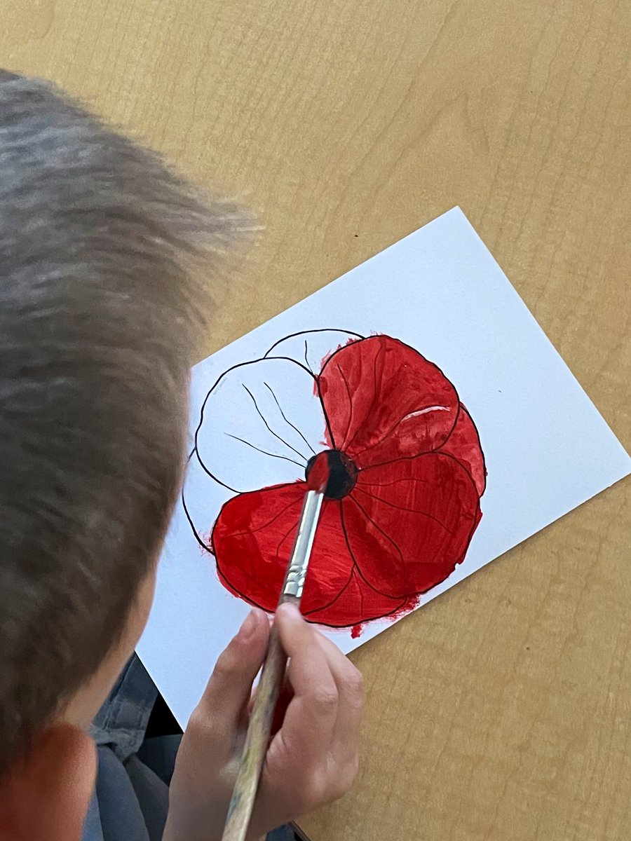 msrogstadsclass's tweet photo. We’ve been working on the poppies to put on our wreath for the assembly! https://t.co/P2H7psBqN5
