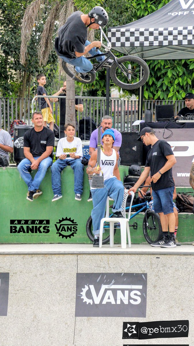 @arenabanks 2023
•
Rider:  @gleicobmx95 🔥
•
#arenabanks2023 #bigair #bmx #bike #reels #banks #photography #photo #photooftheday #photobmx #vans #photographer #eminentbmxtv
•
postado by : 📸 @pebmx30