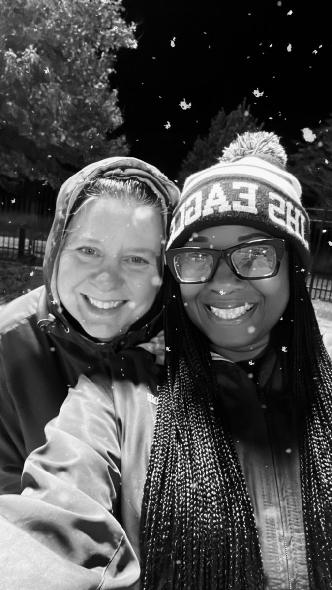 ShantellaCook's tweet photo. Why wish for snow when you can create your own! #snowfilter #JHS #AP #family🦅💚@APkscott https://t.co/TugAwGWVEC