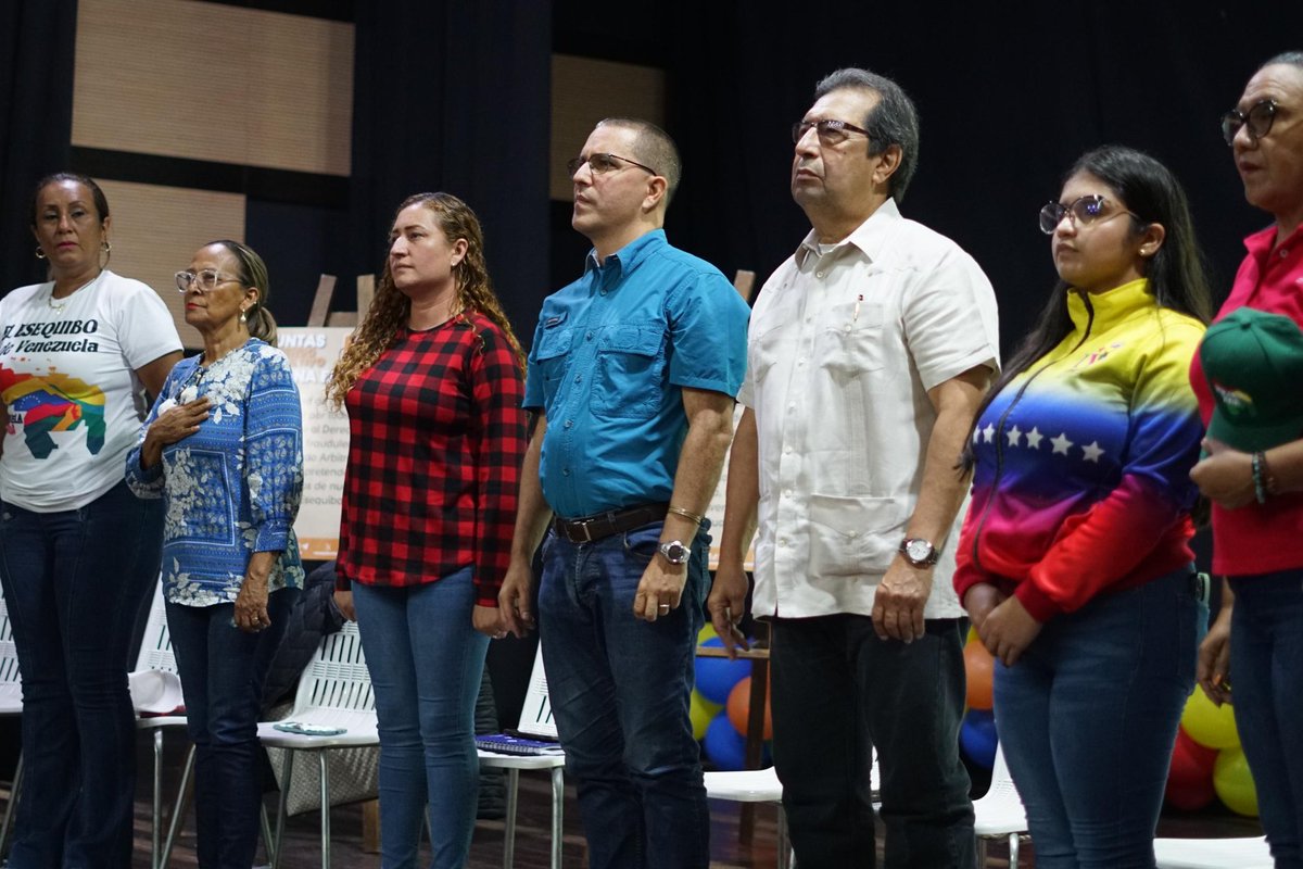 Extraordinaria actividad de Juramentación del Comando de Campaña #VenezuelaToda en #Barinas. Buena vibra y sentimiento de unidad nacional. L@s llaner@s que hace 200 años lucharon con Bolívar por la independencia de Venezuela, también entregaron su vida por el territorio de