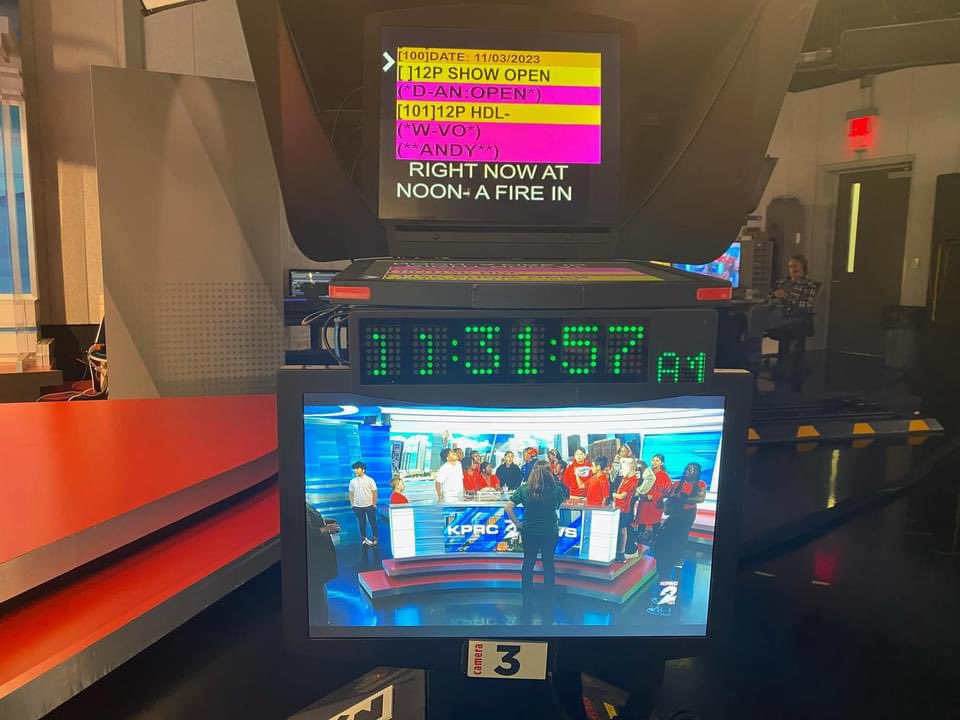 CoraThomasLCISD's tweet photo. The Thomas Tiger broadcast team visited KPRC News today to learn about broadcasting and all things related to news through a studio tour! #thomastigers #HearUsRoar https://t.co/WM32adM9hW