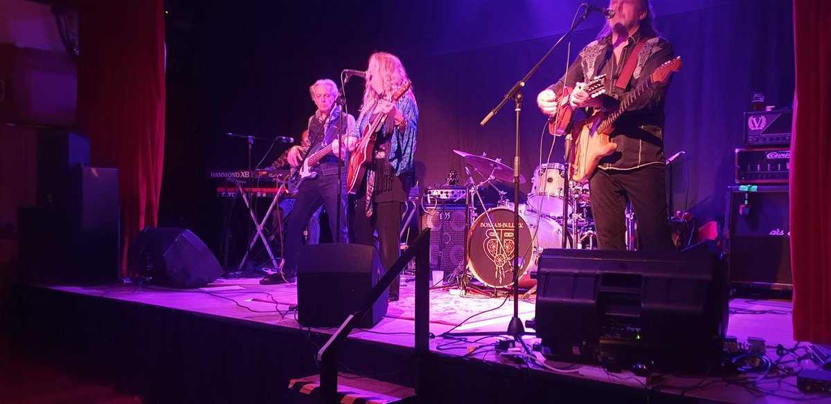 CommingThing's tweet image. Great gig tonight watching @deborahbonham in Hungerford. A truly exceptional performer. Great to meet her afterwards.