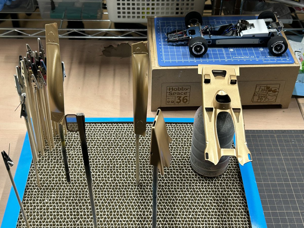 modeler_takuya's tweet photo. 〜Lotus 56B〜
ゴールドに染まりました😉
調色したが、もう同じ色は作れんな…きっと🤣
#カーモデル #ロータス56b #モデルファクトリーヒロ #ホビースペース36 #mfh #lotus56b #hobbyspace36 #ModelFactoryHiro https://t.co/jymlmkjkhr
