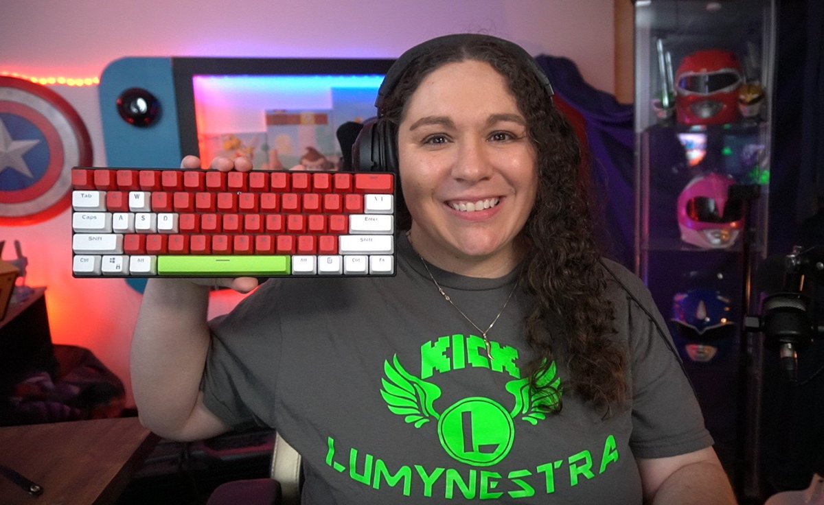 Lumynestra's tweet photo. In case you missed it I am now Partnered with @altcustoms!!! This weekend if you used code "LUMY" You will get 20% off :) Good time to get you're Christmas Gifts! Order them now so you have time to get them in! https://t.co/dfxAkffEVf You can also use code "LUMY" at https://t.co/qlcJbnkUyr for 5% off as well as we have a code for CINCH!
The red and white for Canada and had to through in the green for Kick ;) Customize your keyboard any way you'd like. The first 5 people to use my code to buy a keyboard gets a free PC game :) So DM me proof of purchase and I'll send you a free PC game!