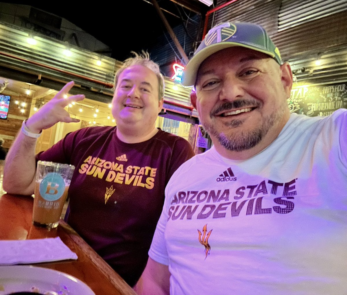 When you meet up & you’re basically wearing the same shirt 🕷️ ↔️🕷️
w/ @andrewtaylor09 at @BarrioBrewing before the @SunDevilSoccer game
 #GoDevils #TerritorialCupSeries 
⚽️🏆⚽️