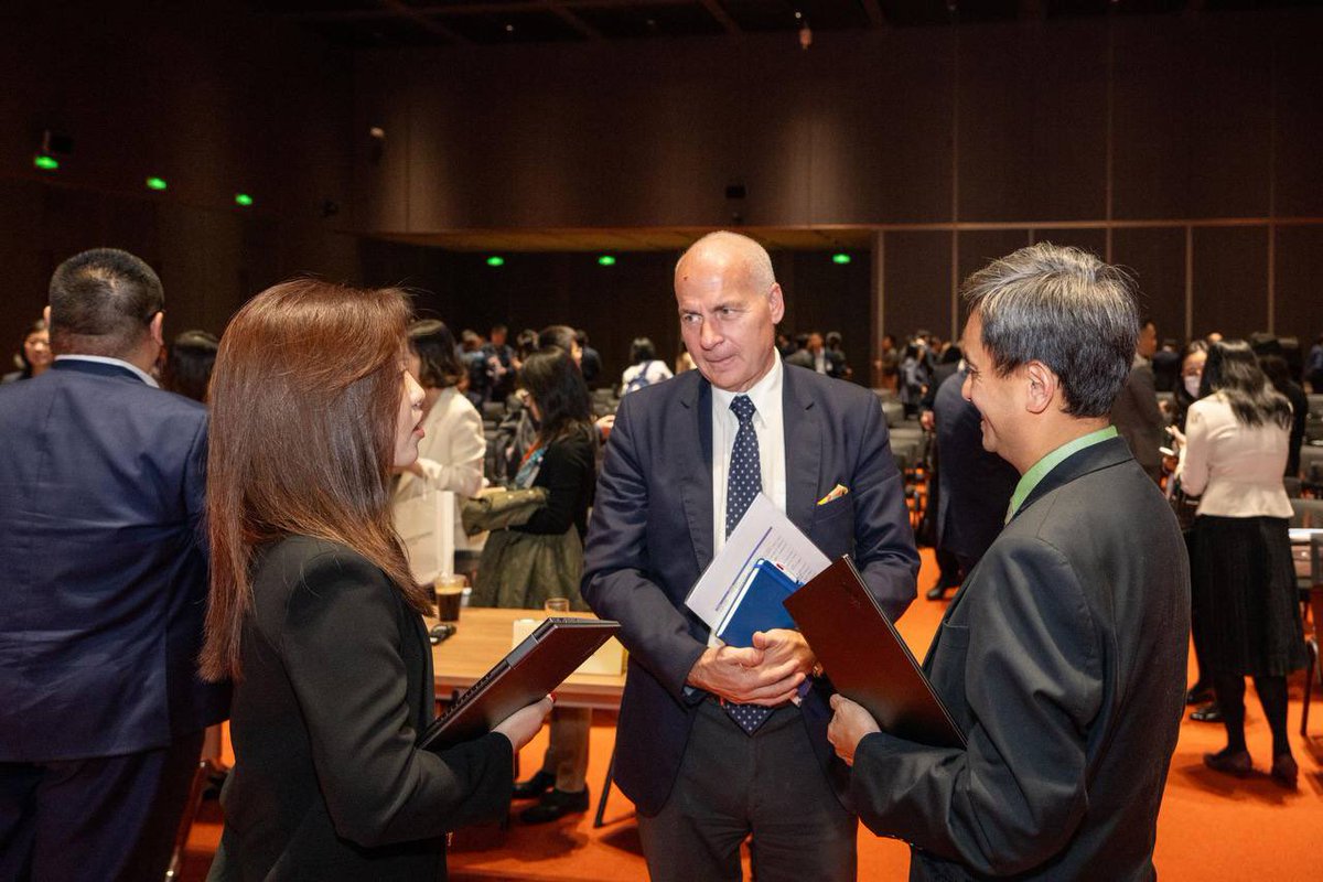 AuvoKaikkonen's tweet photo. Honoured to deliver a Keynote Speech on behalf of @EIB at the International Sustainable Financing Matchmaking Conference in Beijing, organised by #CHINCA at the auspicious premises of @AIIB. Promoting the work of @EIBGlobal in Asia and beyond. Thank you Chairman FANG Qiuchen. https://t.co/l7GvRrZE2z