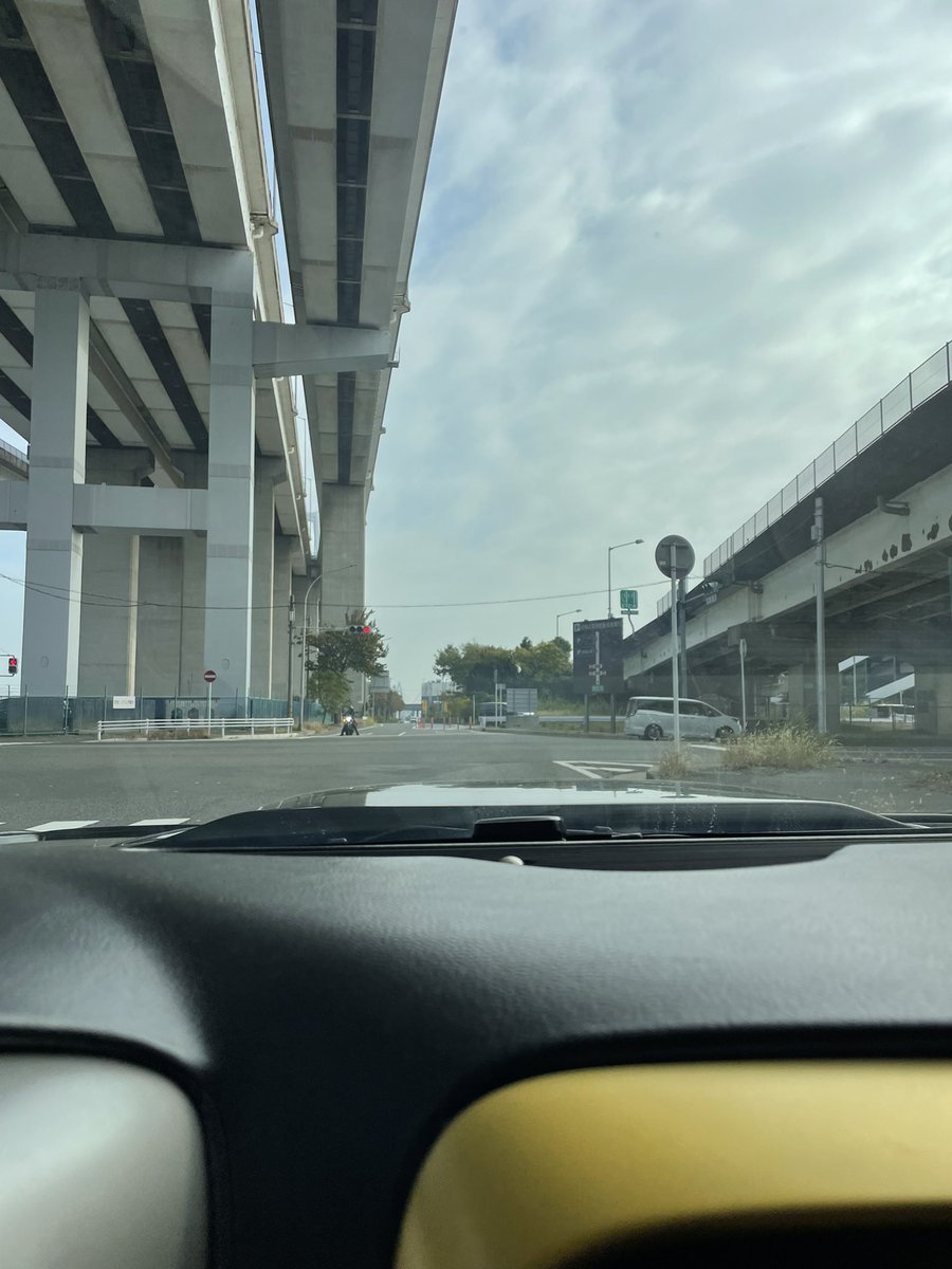 上から<a href="/king_kazu_z/">るー。</a> さんの音が聞こえました🤣