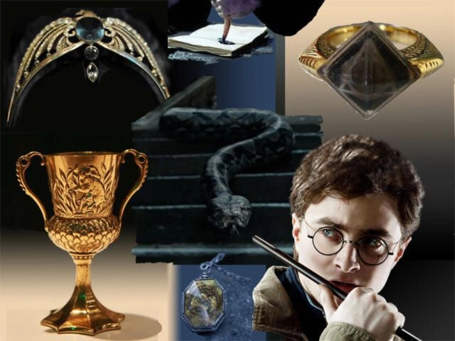 Hogwartssite's tweet image. [HILO]

La historia de los horrocruxes de Voldemort resumida 🐍💀
