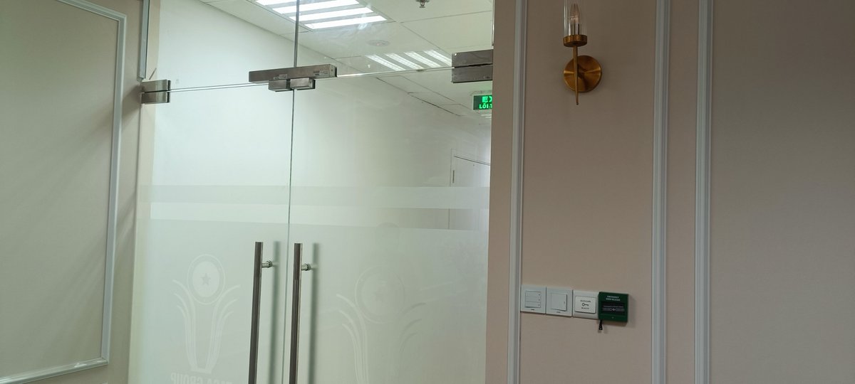 WiseSolutionsVN's tweet image. Đơn giản và hiệu quả: thiết bị HikVision DS-K1T804AMF kiểm soát truy cập cửa sử dụng vân tay, thẻ để đảm bảo an ninh cho văn phòng.

#WiseSolutions #AccessControl